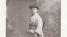 Barbora Eliášová v Tokiu v roce 1918. Sama přejala japonské zvyky, nosila... Barbora Eliášová v Tokiu v roce 1918. Sama přejala japonské zvyky, nosila...