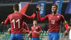 Ladislav Krejčí (vlevo) a Matěj Chaluš oslavují gól. Ladislav Krejčí (vlevo) a Matěj Chaluš oslavují gól.