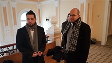 Bývalý vychovatel věznice Ostrov Lukáš Kislinger (vpravo) se svým právním... Bývalý vychovatel věznice Ostrov Lukáš Kislinger (vpravo) se svým právním...