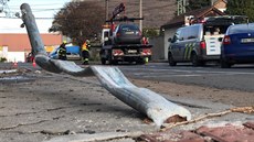 Opilý řidič Fabie ve čtvrtek odpoledne v obci Veleň nezvládl svůj vůz a vjel na... Opilý řidič Fabie ve čtvrtek odpoledne v obci Veleň nezvládl svůj vůz a vjel na...