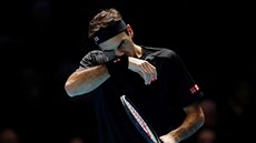 výcar Roger Federer bhem semifinále Turnaje mistr.