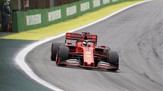 Sebastian Vettel z Ferrari bhem kvalifikace na Velkou cenu Brazílie formule 1.