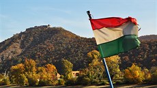 Pohled z přívozu z Nagymarose na hrad Visegrád Pohled z přívozu z Nagymarose na hrad Visegrád