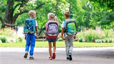 Děti nosí na zádech těžké batohy, víte, jak jim ulehčit? Děti nosí na zádech těžké batohy, víte, jak jim ulehčit?