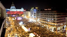 Součástí Koncertu pro budoucnost na zaplněném pražském Václavském náměstí byl i... Součástí Koncertu pro budoucnost na zaplněném pražském Václavském náměstí byl i...