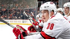 Hokejista Caroliny Hurricanes Martin Nečas při utkání proti Philadelphii Flyers... Hokejista Caroliny Hurricanes Martin Nečas při utkání proti Philadelphii Flyers...