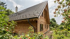 Borovicové dřevo dovezli majitelé z Rakouska. Hrubá stavba byla postavena za... Borovicové dřevo dovezli majitelé z Rakouska. Hrubá stavba byla postavena za...