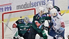 Karlovarský brankář Filip Novotný inkasuje gól proti Plzni. Karlovarský brankář Filip Novotný inkasuje gól proti Plzni.