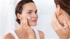 Lipidy, jako jsou ceramidy, pokožku posilují a hydratují. Tak pokožka získává... Lipidy, jako jsou ceramidy, pokožku posilují a hydratují. Tak pokožka získává...