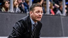 Nymburský asistent Aleksander Sekulič udílí pokyny. Nymburský asistent Aleksander Sekulič udílí pokyny.