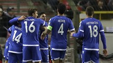 Kyperští fotbalisté slaví gól. Kyperští fotbalisté slaví gól.