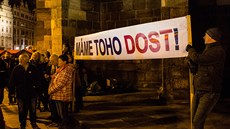 Na demonstraci, která se v Plzni na náměstí Republiky uskutečnila v neděli, se... Na demonstraci, která se v Plzni na náměstí Republiky uskutečnila v neděli, se...