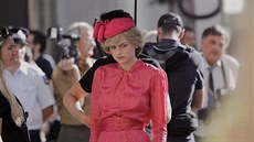Emma Corrinová při natáčení seriálu Koruna (2019) Emma Corrinová při natáčení seriálu Koruna (2019)