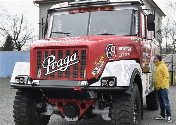 Nov specil Praga V4S pi setkn pilota kamionu Alee Lopraise s fanouky...