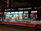 Speciálně vyzdobená tramvaj láká kandidáty do řad Dopravního podniku hl. m. Prahy. Stanice Letenské náměstí. Speciálně vyzdobená tramvaj láká kandidáty do řad Dopravního podniku hl. m. Prahy. Stanice Letenské náměstí.