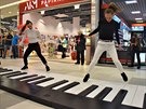 Ve velkém stylu proběhlo dnes otevření nového Centra Stromovka v pražských Holešovicích. Na návštěvníky čekalo mnoho slev i doprovodný program, např. spojení tance a hry na piano. Akci moderovala herečka Patricie Pagáčová. Ve velkém stylu proběhlo dnes otevření nového Centra Stromovka v pražských Holešovicích. Na návštěvníky čekalo mnoho slev i doprovodný program, např. spojení tance a hry na piano. Akci moderovala herečka Patricie Pagáčová.