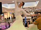 Ve velkém stylu proběhlo dnes otevření nového Centra Stromovka v pražských Holešovicích. Na návštěvníky čekalo mnoho slev i doprovodný program, např. spojení tance a hry na piano. Akci moderovala herečka Patricie Pagáčová. Ve velkém stylu proběhlo dnes otevření nového Centra Stromovka v pražských Holešovicích. Na návštěvníky čekalo mnoho slev i doprovodný program, např. spojení tance a hry na piano. Akci moderovala herečka Patricie Pagáčová.