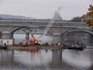 Každodenní sledování prací na Negrelliho viaduktu. Každodenní sledování prací na Negrelliho viaduktu.