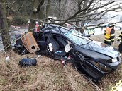 U Opatovce na Svitavsku vylétlo auto ze silnice a narazilo do stromu. Jednoho... U Opatovce na Svitavsku vylétlo auto ze silnice a narazilo do stromu. Jednoho...