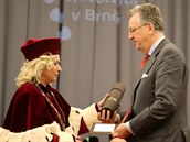 Rektorka Mendelovy univerzity Danuše Nerudová ocenila Constantina Kinského... Rektorka Mendelovy univerzity Danuše Nerudová ocenila Constantina Kinského...
