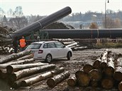 Do areálu soukromé firmy v Kaznějově na Plzeňsku vjely vagony s trubkami.... Do areálu soukromé firmy v Kaznějově na Plzeňsku vjely vagony s trubkami....