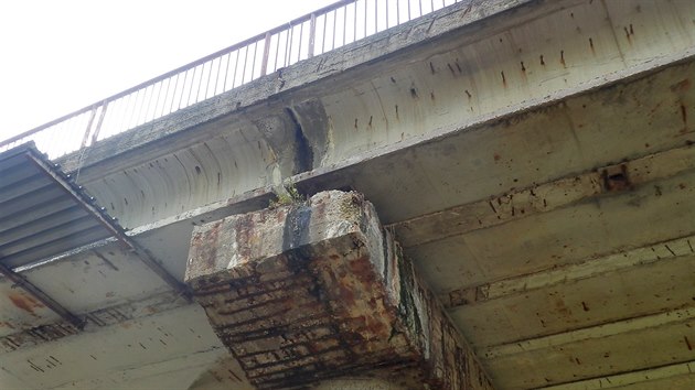Most pes eleznin tra u Novho Sedla na silnici II/209 je od 18. listopadu 2019 uzaven kvli demolici a nsledn vstavb novho mostu.