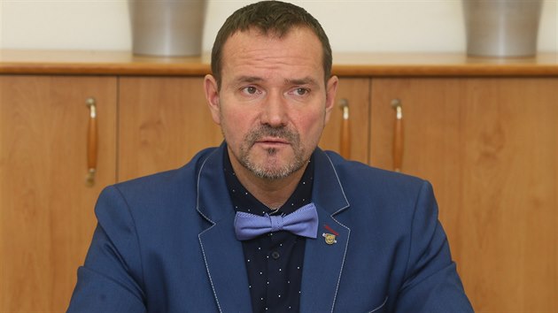 Primtor Dna Jaroslav Hrouda na tiskov konference k hospodaen dnskho zmku. (26. 11. 2019)