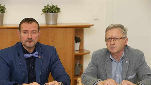 Primtor Dna Jaroslav Hrouda a nmstek Ji Andl (vpravo) na tiskov konference k hospodaen dnskho zmku. (26. 11. 2019)