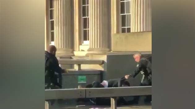 Policie zatkla podezelho mue na londnskm most London Bridge