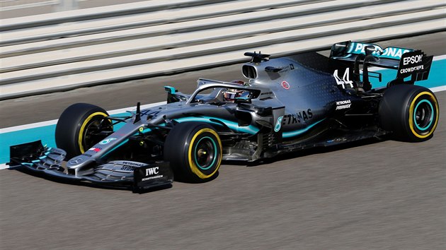 Lewis Hamilton z Mercedesu na okruhu v Ab Zab