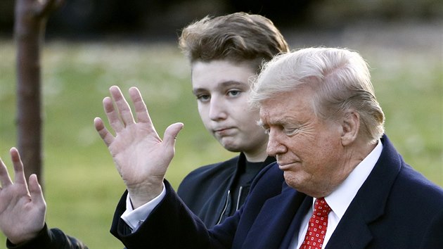 Barron Trump a jeho otec Donald Trump (Washington, 26. listopadu 2019)