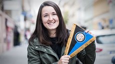ZE STUDENCE DO INTERU. Eva Bartoňová pochází z podkrkonošské obce Studenec, kde... ZE STUDENCE DO INTERU. Eva Bartoňová pochází z podkrkonošské obce Studenec, kde...