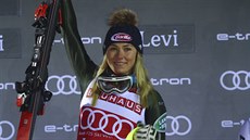 Amerianka Mikaela Shiffrinová slaví vítzství ve slalomu v Levi.