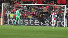 Belgický útoník Romelu Lukaku stílí druhý gól Interu Milán v utkání Ligy...