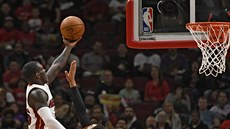 Kendrick Nunn z Miami zakončuje v utkání proti Chicagu. Kendrick Nunn z Miami zakončuje v utkání proti Chicagu.