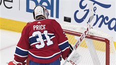 Montrealský gólman Carey Price tříská vzteky do břevna, právě dostal branku. Montrealský gólman Carey Price tříská vzteky do břevna, právě dostal branku.
