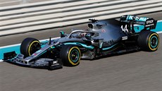 Lewis Hamilton z Mercedesu na okruhu v Abú Zabí