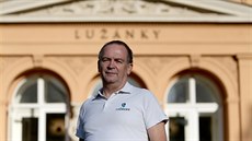 Před letošními prázdninami předal Milan Appel funkci ředitele, ale v lužáneckém... Před letošními prázdninami předal Milan Appel funkci ředitele, ale v lužáneckém...