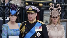 Princezna Eugenie, princ Andrew a princezna Beatrice na svatb prince Williama...