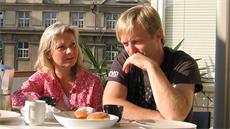 Petra Hobzová a Jan Bidlas ve filmu Náplast (2011)