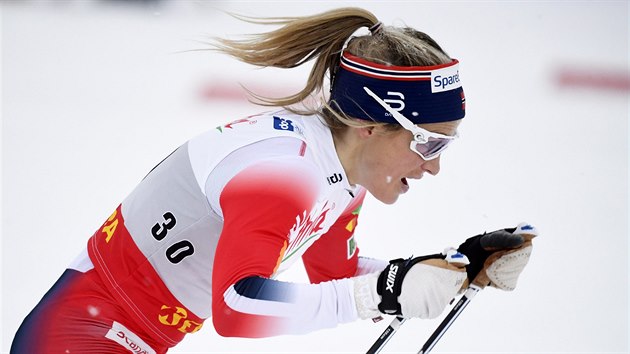 Norsk bkyn na lych Therese Johaugov na trati klasick destky v Ruce