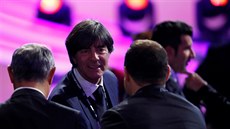 Nmecký trenér Joachim Löw si slavnostní ceremoniál samozejm nenechal ujít.