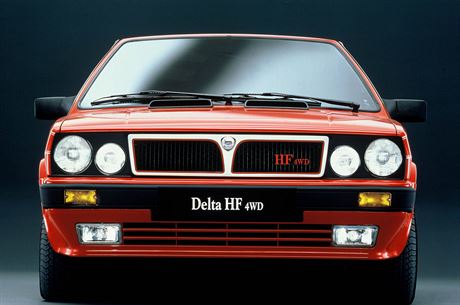 Ikona Lancia Delta dostala ke čtyřicátinám nárazníky, stojí majlant Lancia Delta HF Integrale | na serveru Lidovky.cz | aktuální zprávy