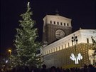 V Praze na náměstí Jiřího z Poděbrad rozsvítili první adventní neděli vánoční strom. V Praze na náměstí Jiřího z Poděbrad rozsvítili první adventní neděli vánoční strom.