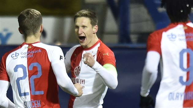 Milan Škoda nadšeně slaví trefu v Liberci. Gratuluje Tomáš Souček. Milan Škoda nadšeně slaví trefu v Liberci. Gratuluje Tomáš Souček.