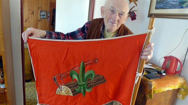 Červený oddílový prapor 3. chlapeckého oddílu Junáka v Ledči nad Sázavou z roku... Červený oddílový prapor 3. chlapeckého oddílu Junáka v Ledči nad Sázavou z roku...