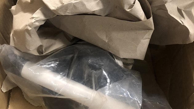 Místo vysněných Apple Watch obdržel John Browne v zásilce od Amazonu zvon na... Místo vysněných Apple Watch obdržel John Browne v zásilce od Amazonu zvon na...