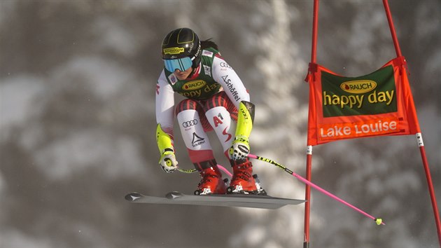 Rakuanka Stephanie Venierov na trati super-G v Lake Louise.