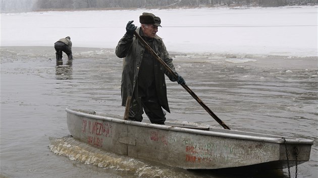 Kapi z Kinskho rybnk se budou tento rok prodvat ve stncch za 80 korun za kilogram, co je o pt korun mn ne loni.