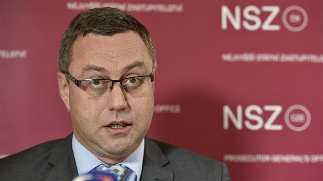 Nejvyšší státní zástupce Pavel Zeman zrušil rozhodnutí o zastavení trestního stíhání premiéra Andreje Babiše a Jany Mayerové v kauze Čapí hnízdo. Původní zastavení trestního stíhání označil za nezákonné a předčasné. (4. prosince 2019)